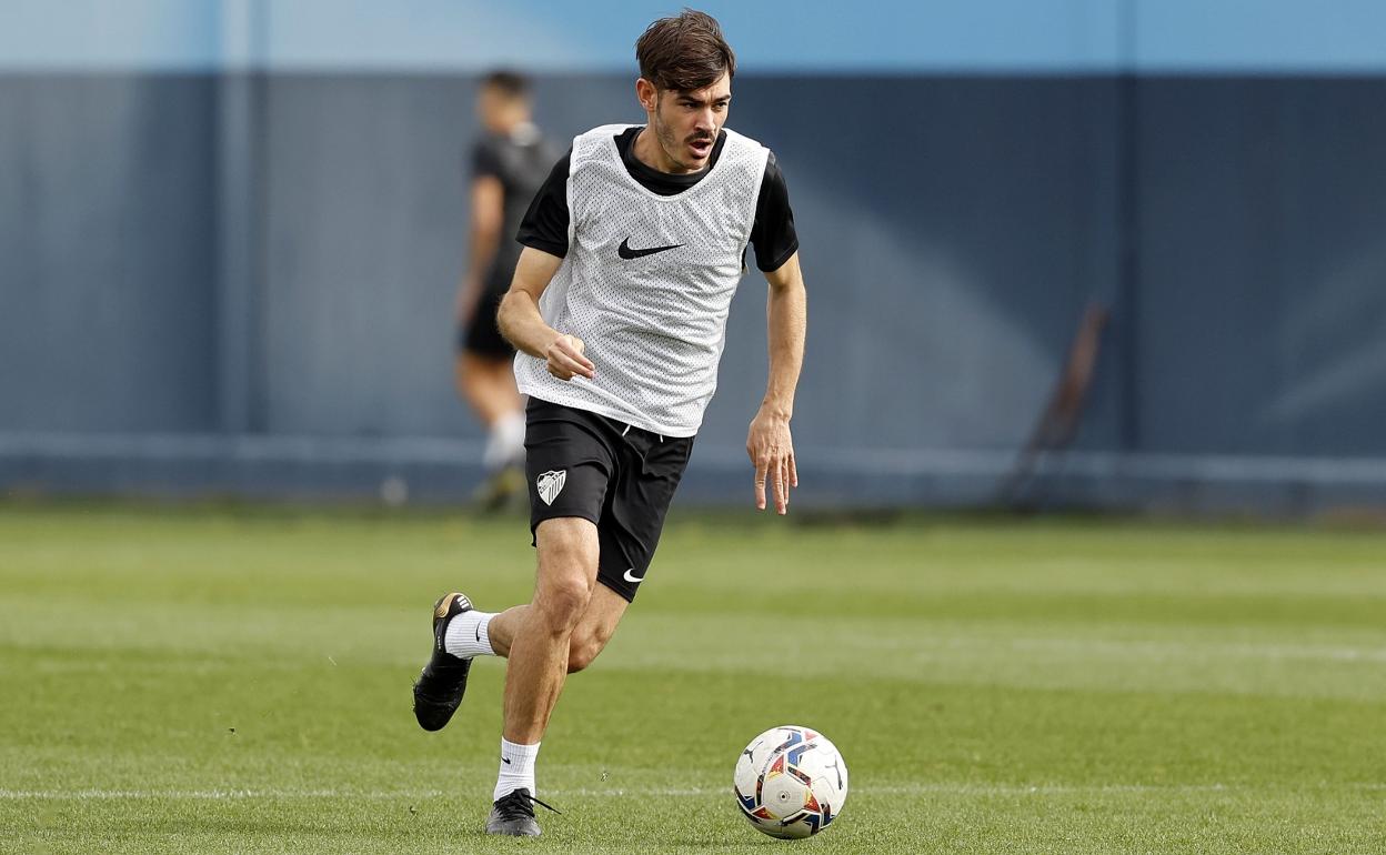 El futbolista Jozabed en un entrenamiento con el Málaga la temporada 20-21.