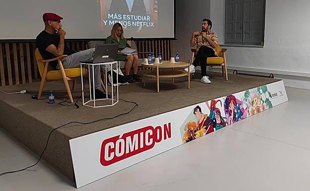 Charla Cómic vs. Serie durante CómicOn 2021.