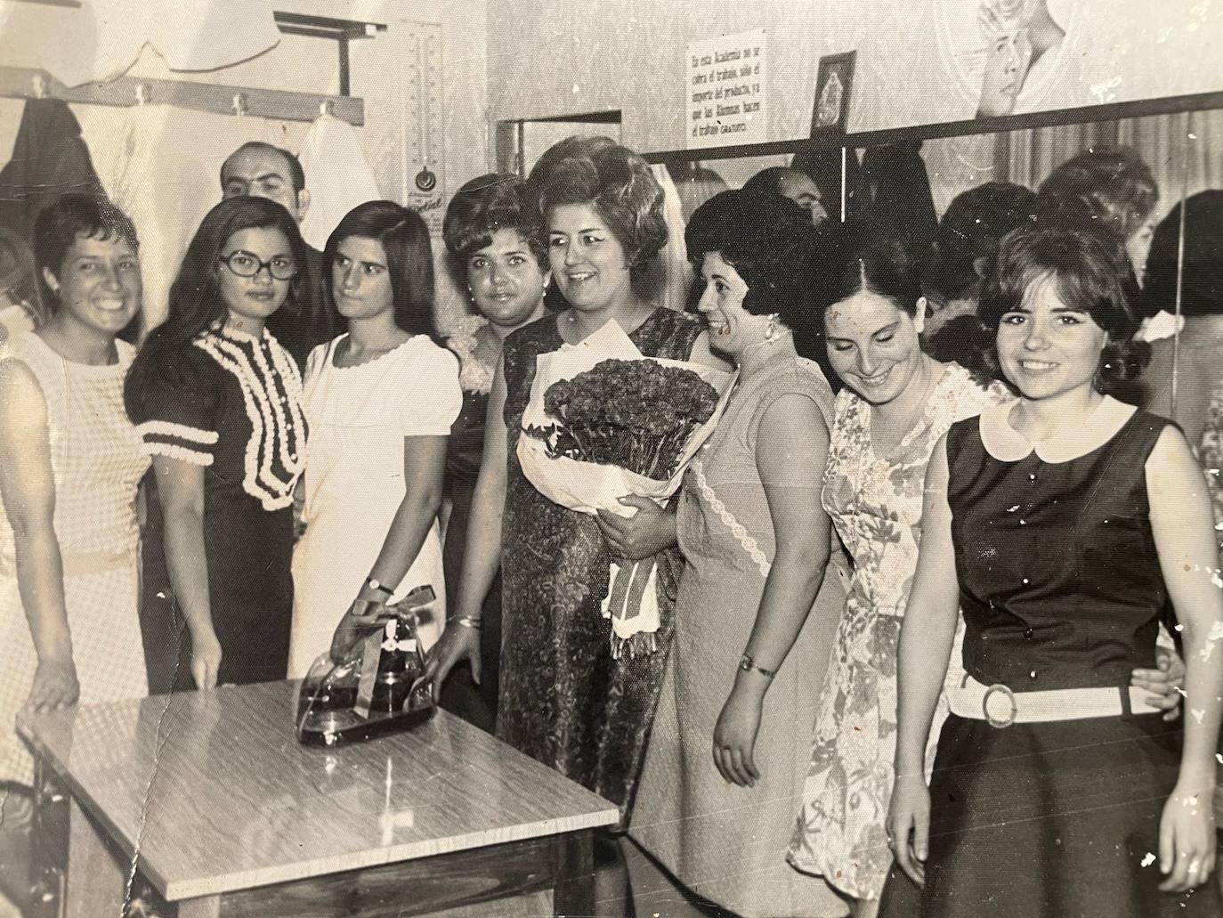 Fotos: Reme Madueño, 64 años en su negocio de peluquería, la escuela profesional &#039;Antonio-Eloy&#039;