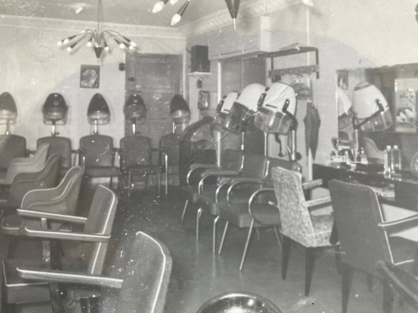 Fotos: Reme Madueño, 64 años en su negocio de peluquería, la escuela profesional &#039;Antonio-Eloy&#039;