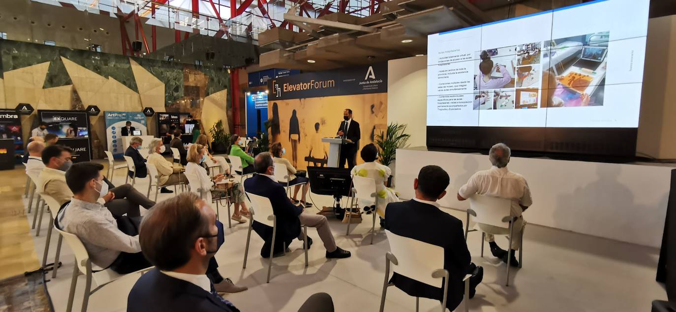 El foro internacional reúne este lunes y martes en el Palacio de Ferias de la capital a un millar de profesionales del sector cultural para debatir sobre cuestiones como los retos que plantea la digitalización de las instituciones artísticas o las nuevas relaciones que estas entidades empiezan a desarrollar con sus audiencias y sus entornos urbanos.