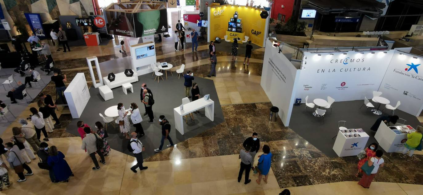 El foro internacional reúne este lunes y martes en el Palacio de Ferias de la capital a un millar de profesionales del sector cultural para debatir sobre cuestiones como los retos que plantea la digitalización de las instituciones artísticas o las nuevas relaciones que estas entidades empiezan a desarrollar con sus audiencias y sus entornos urbanos.