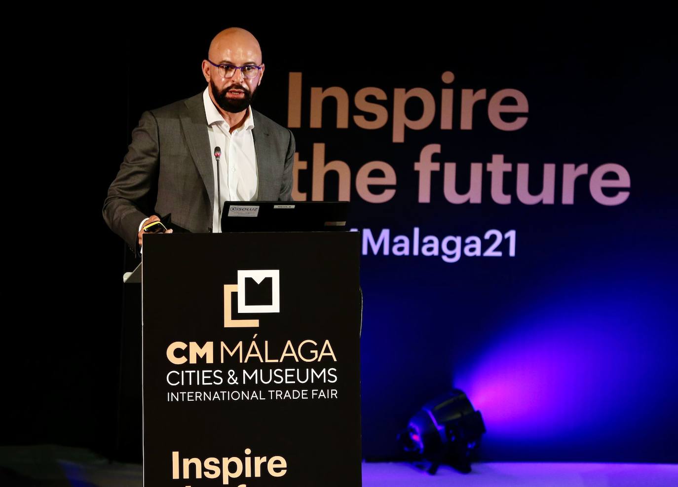 El foro internacional reúne este lunes y martes en el Palacio de Ferias de la capital a un millar de profesionales del sector cultural para debatir sobre cuestiones como los retos que plantea la digitalización de las instituciones artísticas o las nuevas relaciones que estas entidades empiezan a desarrollar con sus audiencias y sus entornos urbanos.