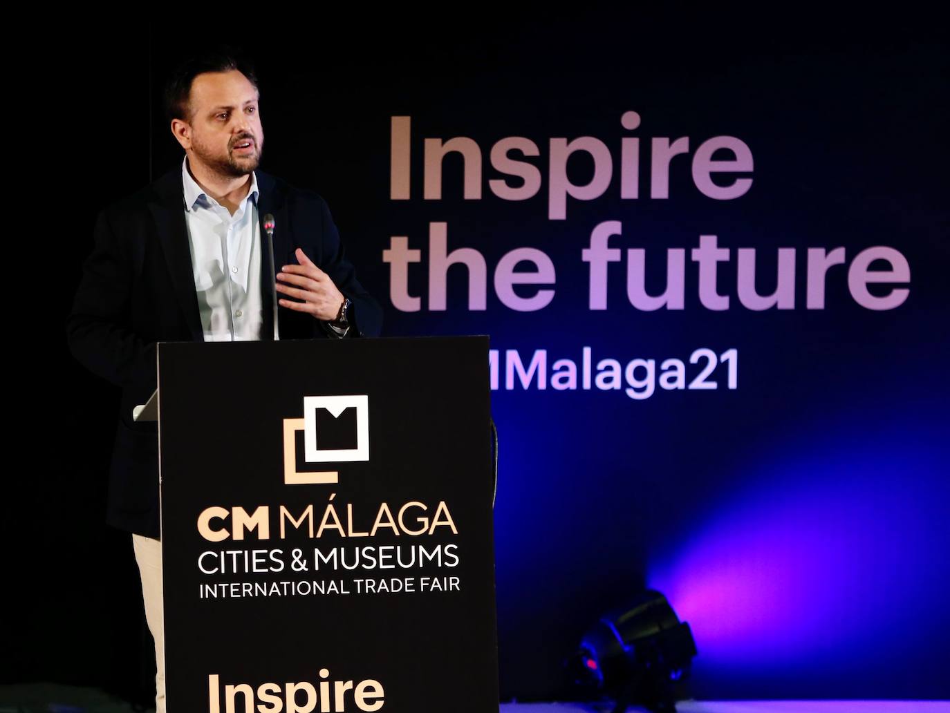 El foro internacional reúne este lunes y martes en el Palacio de Ferias de la capital a un millar de profesionales del sector cultural para debatir sobre cuestiones como los retos que plantea la digitalización de las instituciones artísticas o las nuevas relaciones que estas entidades empiezan a desarrollar con sus audiencias y sus entornos urbanos.