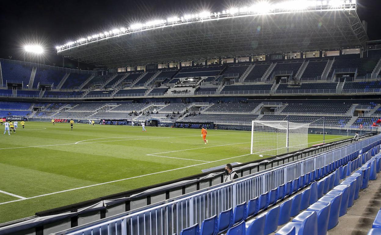 La Rosaleda, completamente vacía durante un partido de la pasada campaña. 