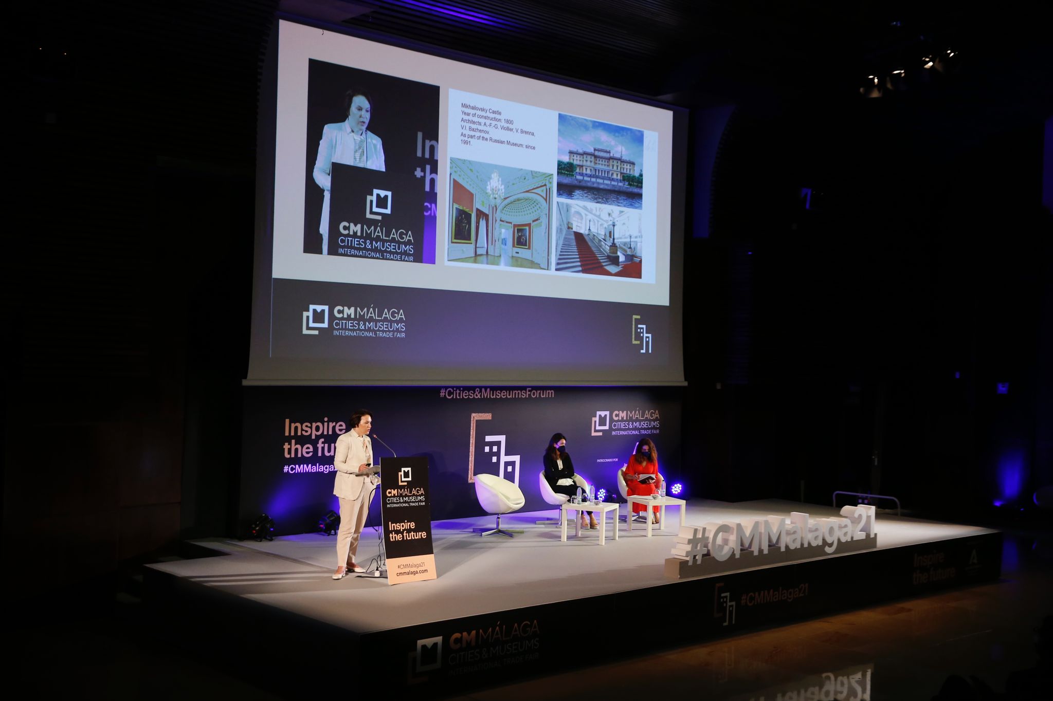 El foro internacional reúne este lunes y martes en el Palacio de Ferias de la capital a un millar de profesionales del sector cultural para debatir sobre cuestiones como los retos que plantea la digitalización de las instituciones artísticas o las nuevas relaciones que estas entidades empiezan a desarrollar con sus audiencias y sus entornos urbanos.