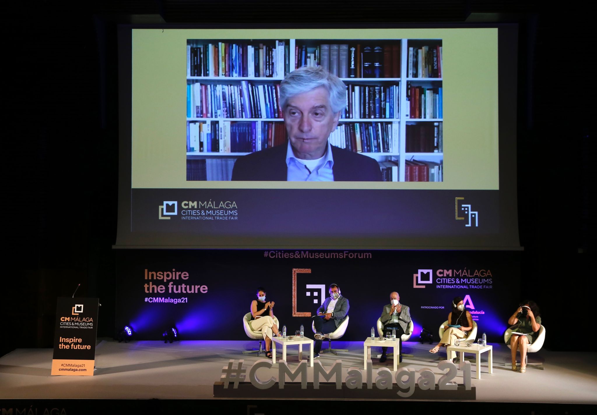 El foro internacional reúne este lunes y martes en el Palacio de Ferias de la capital a un millar de profesionales del sector cultural para debatir sobre cuestiones como los retos que plantea la digitalización de las instituciones artísticas o las nuevas relaciones que estas entidades empiezan a desarrollar con sus audiencias y sus entornos urbanos.