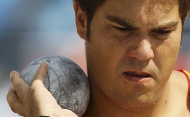 Un joven Borja Vivas, en un lanzamiento en el Mundial de Daegu de 2011. 