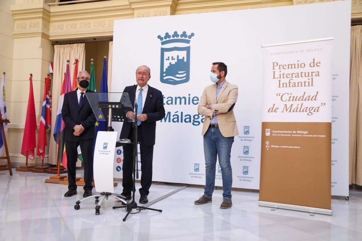 Gómez Yebra, De la Torre y Verde, ayer, durante la comunicación del fallo. sur