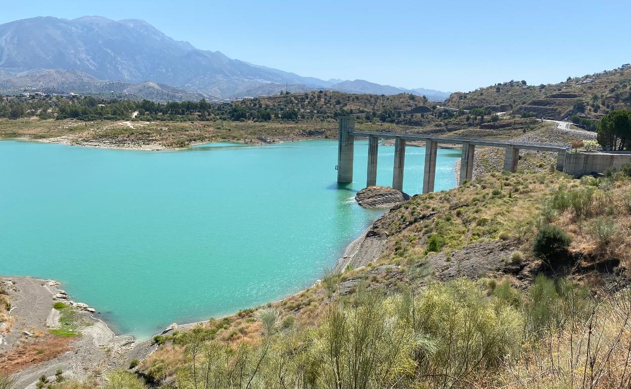 El pantano de La Viñuela está a apenas el 30,5% de su capacidad, con 50,4 hectómetros, casi 14 menos que hace un año. 