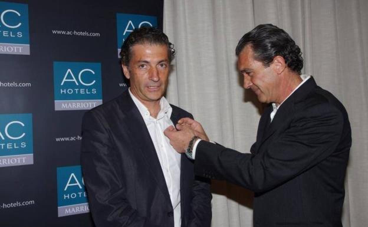 Javier Banderas, junto a su hermano Antonio, en una foto de archivo. 