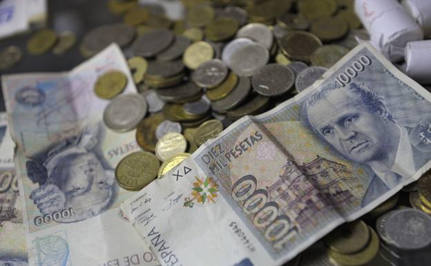 Último día para cambiar las pesetas, algunas valoradas en miles de euros por los coleccionistas