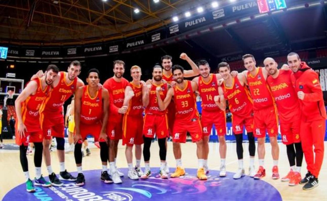 Plantilla de la selección española en las ventanas de la FIBA con Brizuela, Rubén Guerrero, Tyson Pérez, Llovet, Alberto Díaz, Francis Alonso, Arteaga, Beirán, Barreiro, Aróstegui, Rabaseda, Colom y Bassas. 