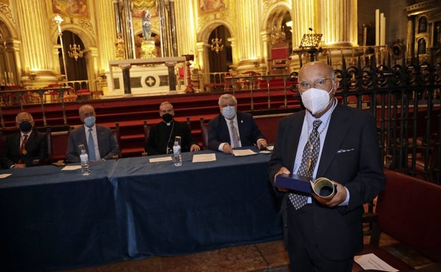 El organista de la Catedral, Adalberto Martínez, recibió ayer su título como académico de la Real Academia de Bellas Artes de San Telmo. 