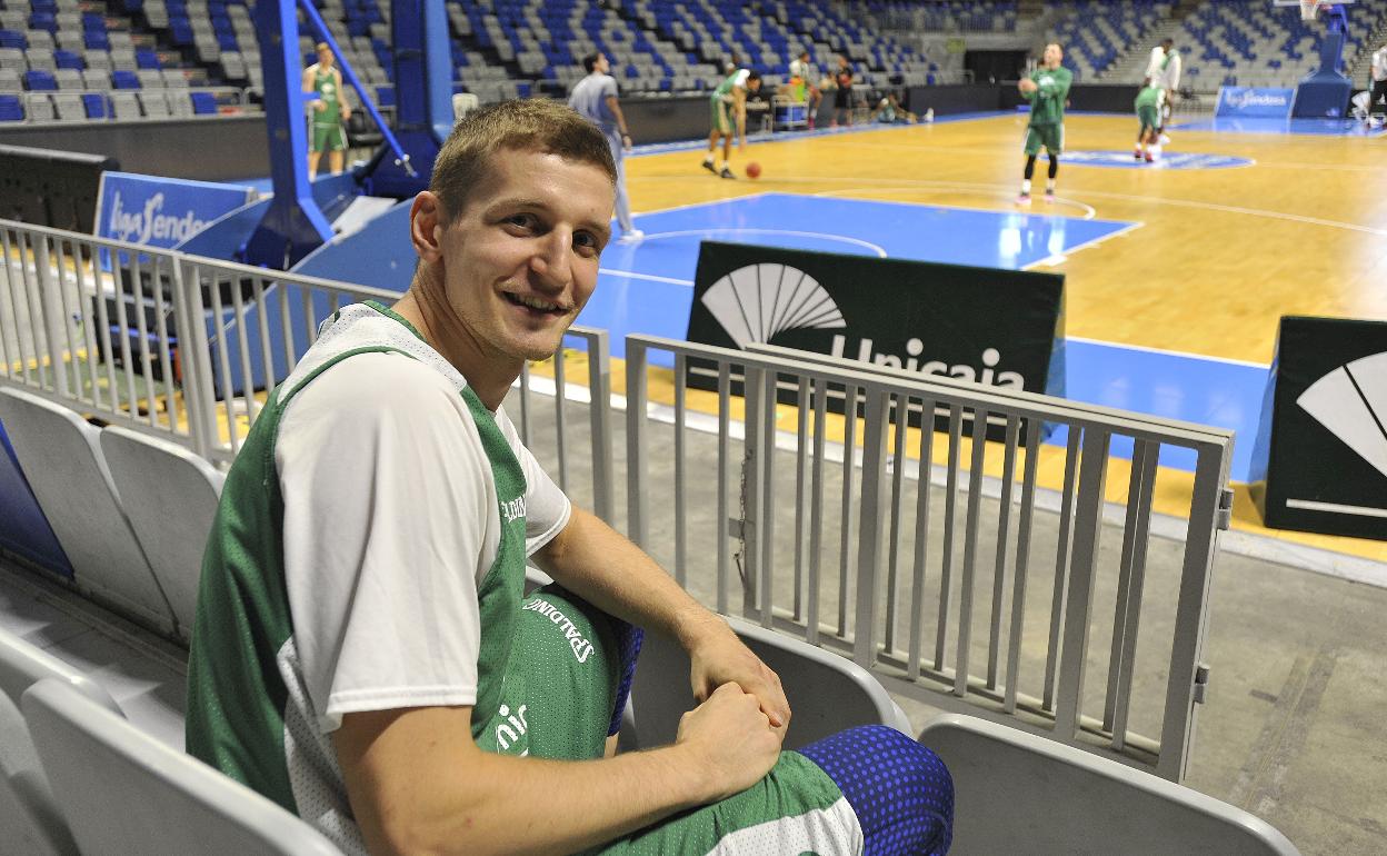 Adam Waczynski, durante una entrevista para SUR en el Palacio de los Deportes. 