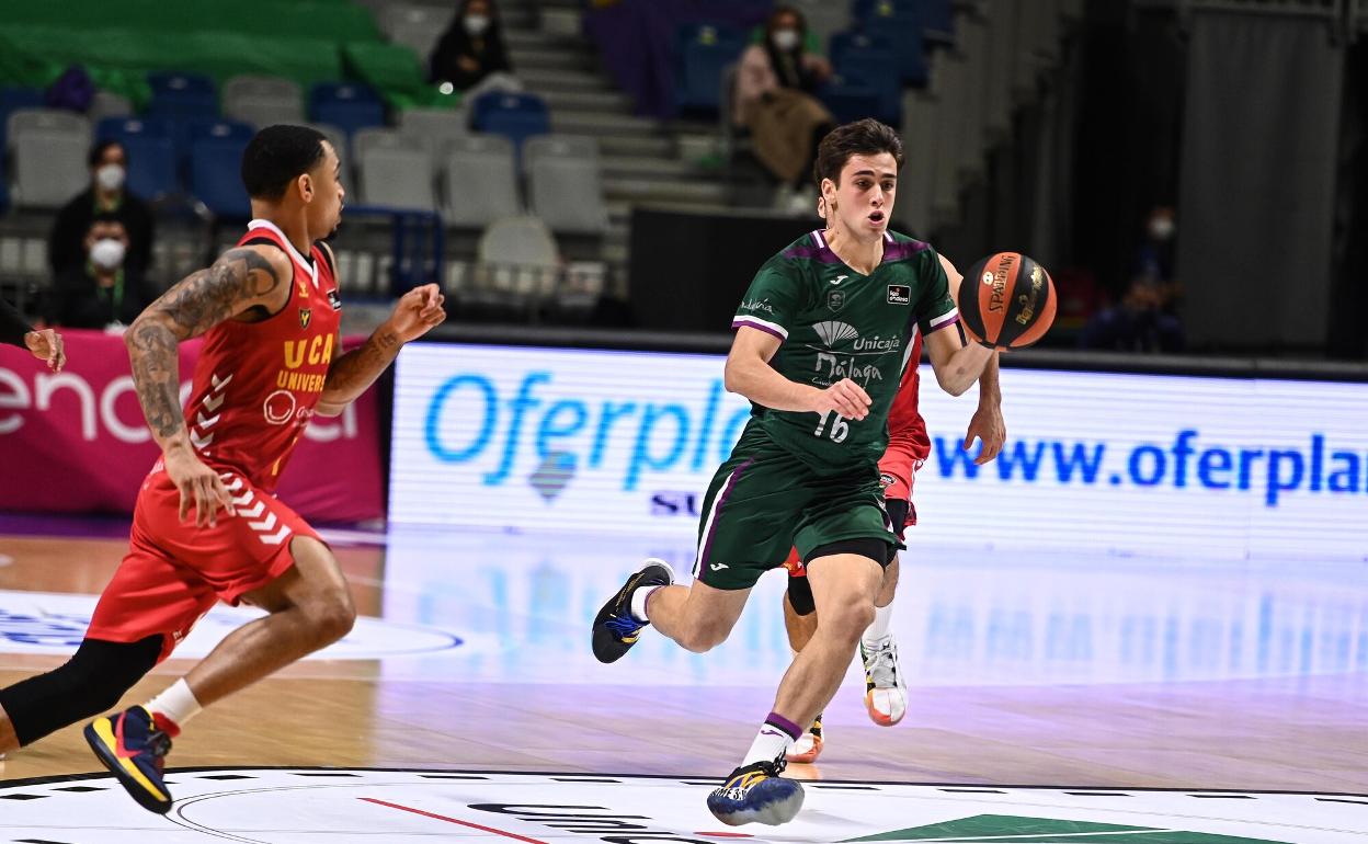 Pablo Sánchez, durante el encuentro ante el UCAM Murcia jugado en Málaga. 