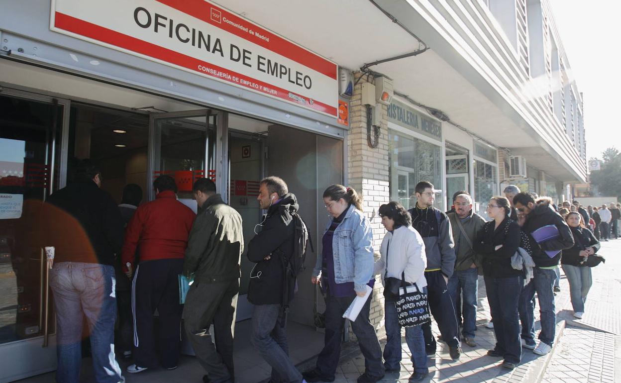 El paro desciende en 58.281 personas en junio en Andalucía y se sitúa en 897.655 desempleados