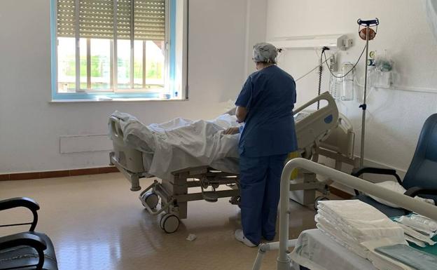 Andalucía baja a 459 hospitalizados por coronavirus, 54 menos en una semana