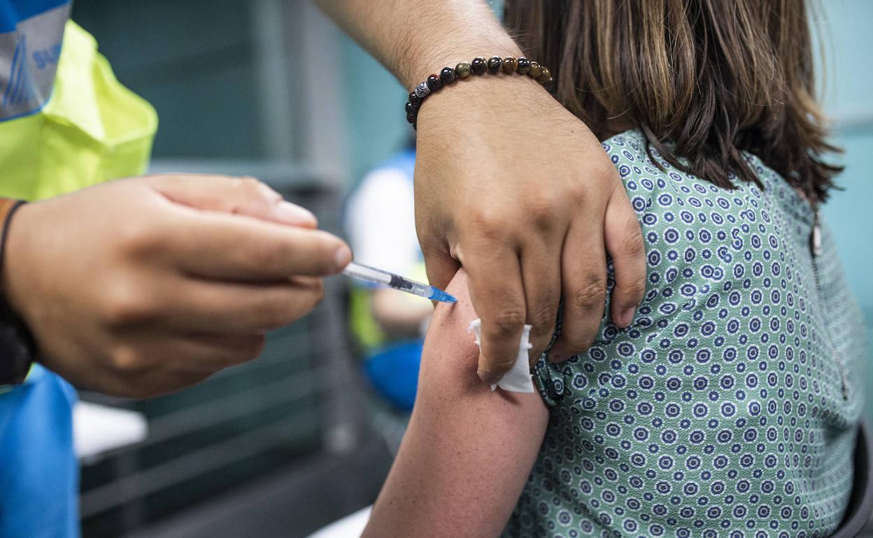 Coronavirus: Andalucía vacuna contra el Covid-19 a 730.500 personas esta semana, 16.000 menos que la pasada