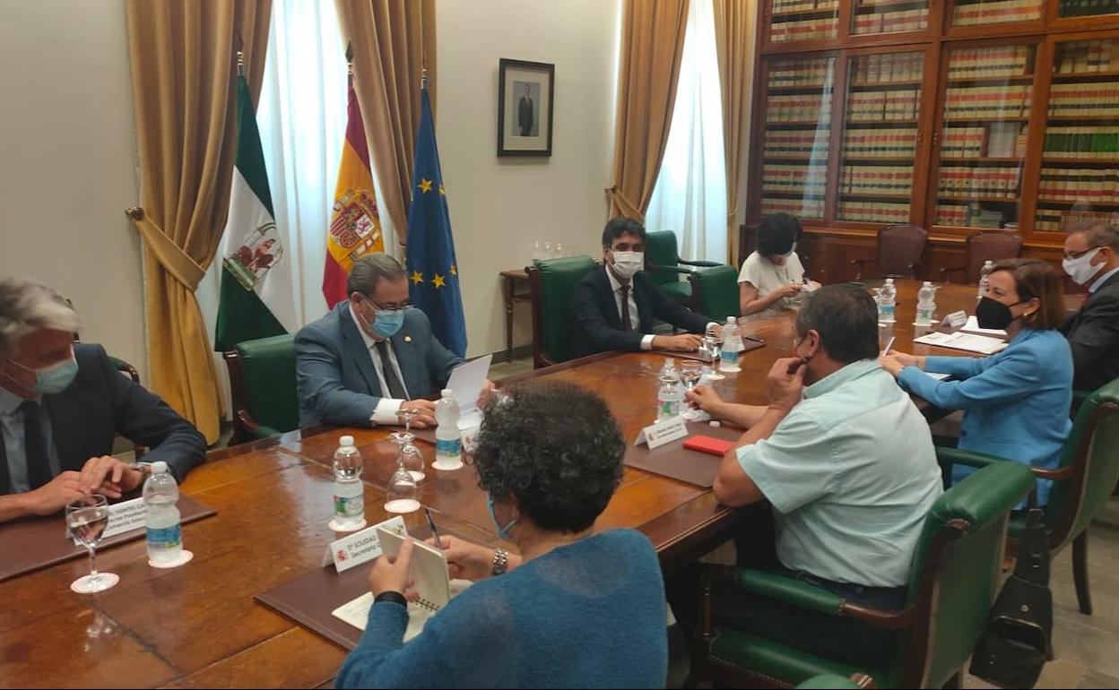 El secretario de Estado, reunido con los agentes sociales en Málaga. 