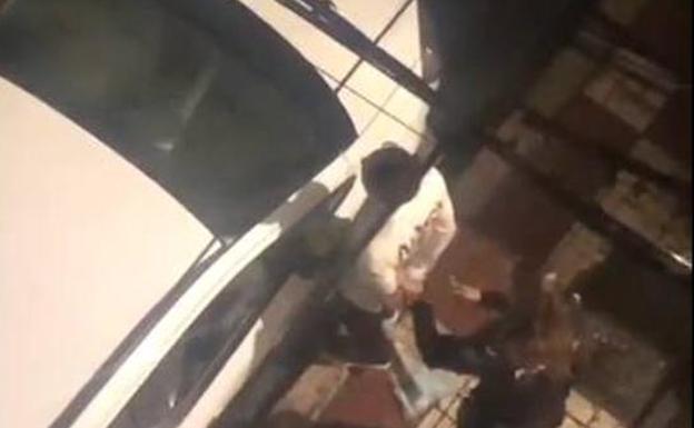 Sucesos Málaga: Condenan al hombre al que lincharon en La Palmilla porque roció con aguafuerte a su pareja