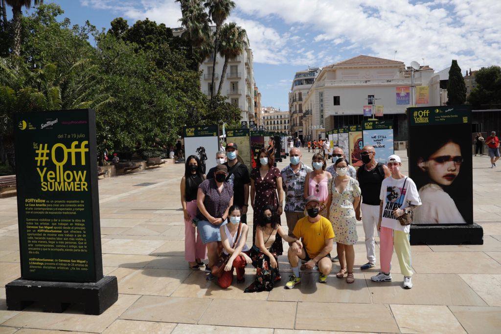 Los 15 mupis dispuestos en la calle Alcazabilla exponen la obra de 30 artistas de proximidad hasta el 19 de julio