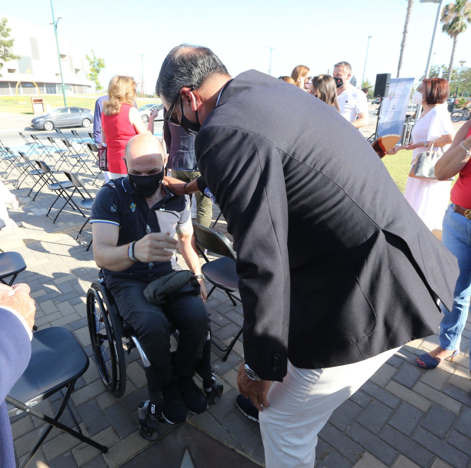El árbitro internacional descubrió una estrella con su nombre en el Paseo de las Estrellas junto al Carpena