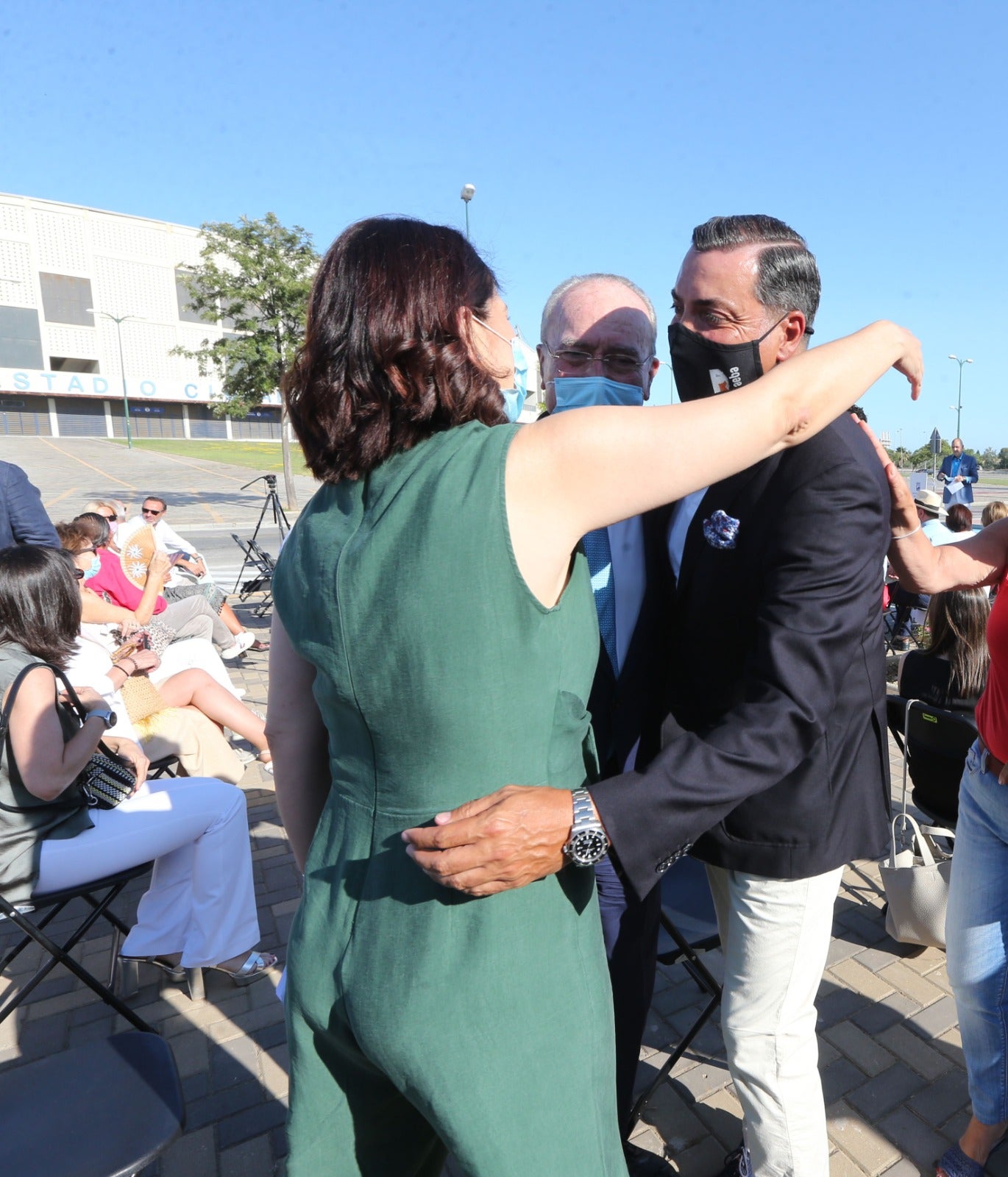 El árbitro internacional descubrió una estrella con su nombre en el Paseo de las Estrellas junto al Carpena