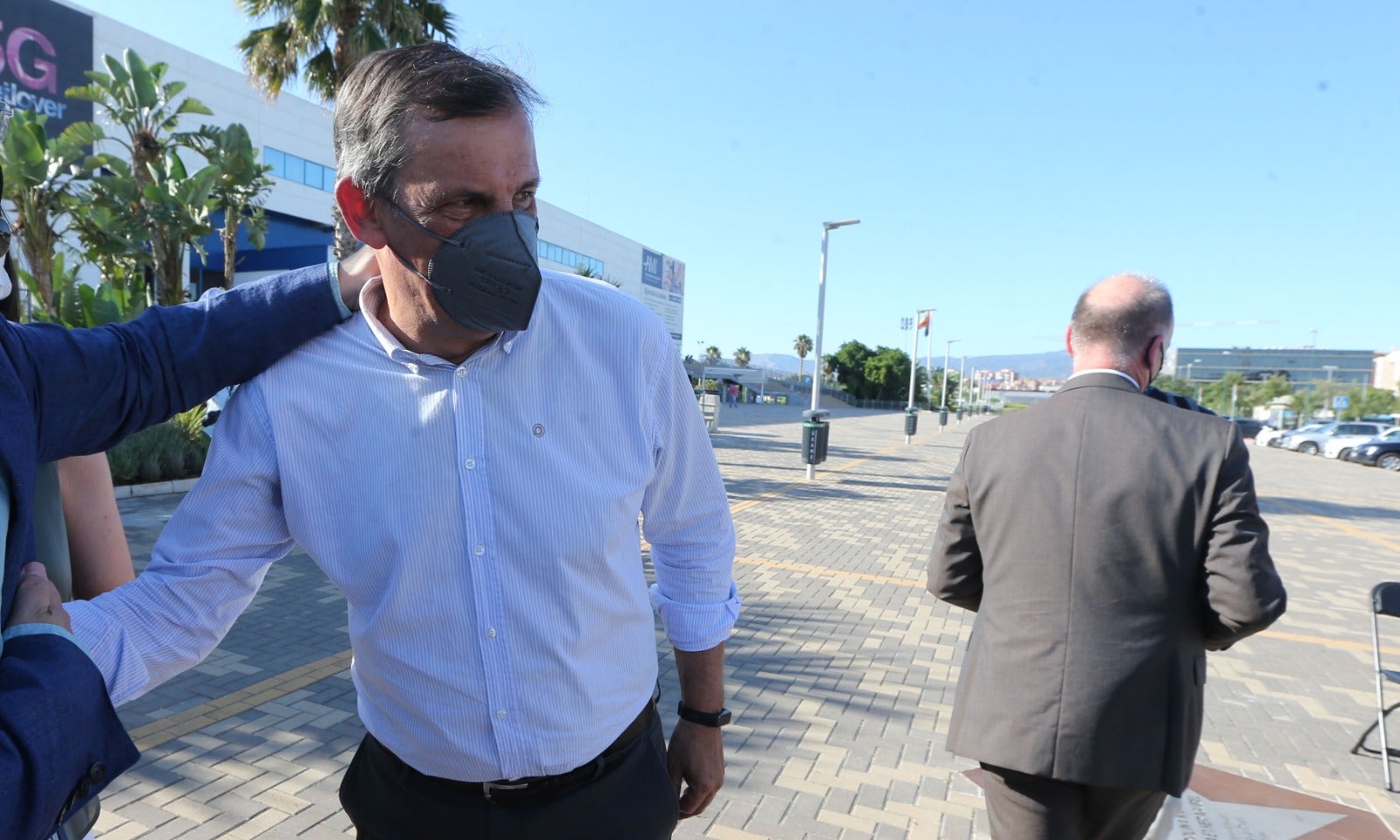 El árbitro internacional descubrió una estrella con su nombre en el Paseo de las Estrellas junto al Carpena