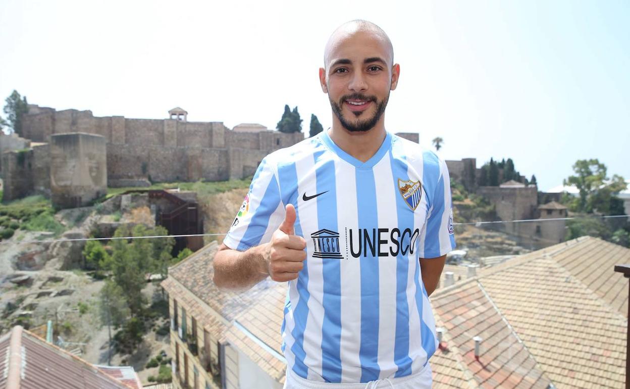 Amrabat, el día de su presentación con el Málaga tras llegar traspasado por el Galatasaray.