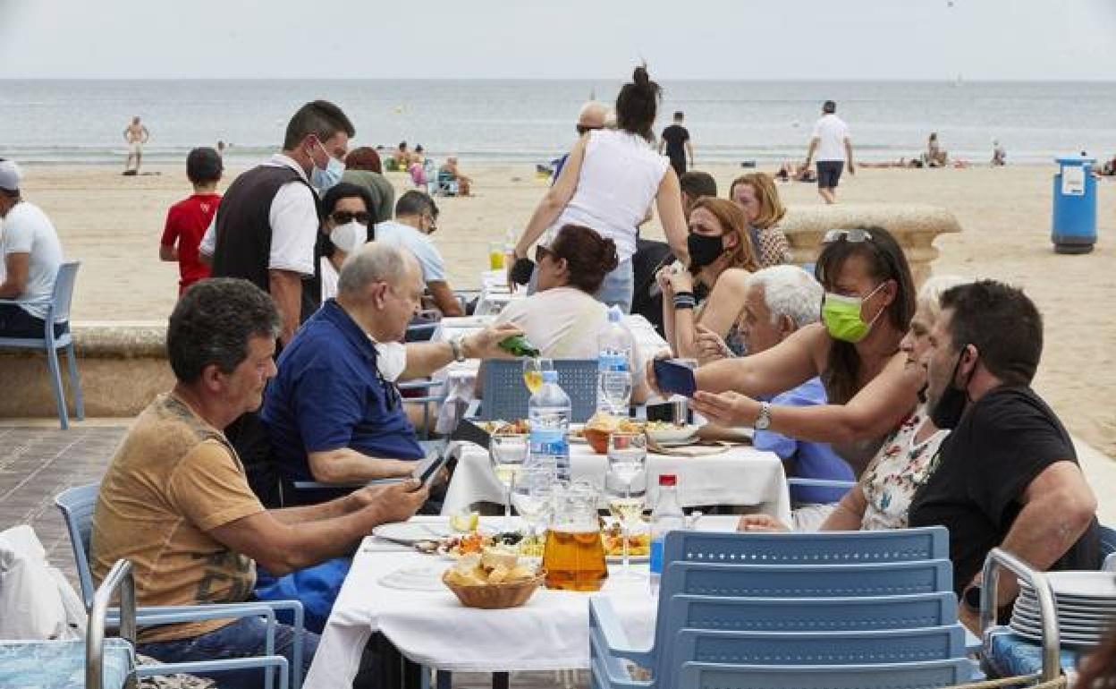 El inicio del verano ha supuesto una reducción en las cifras del paro.