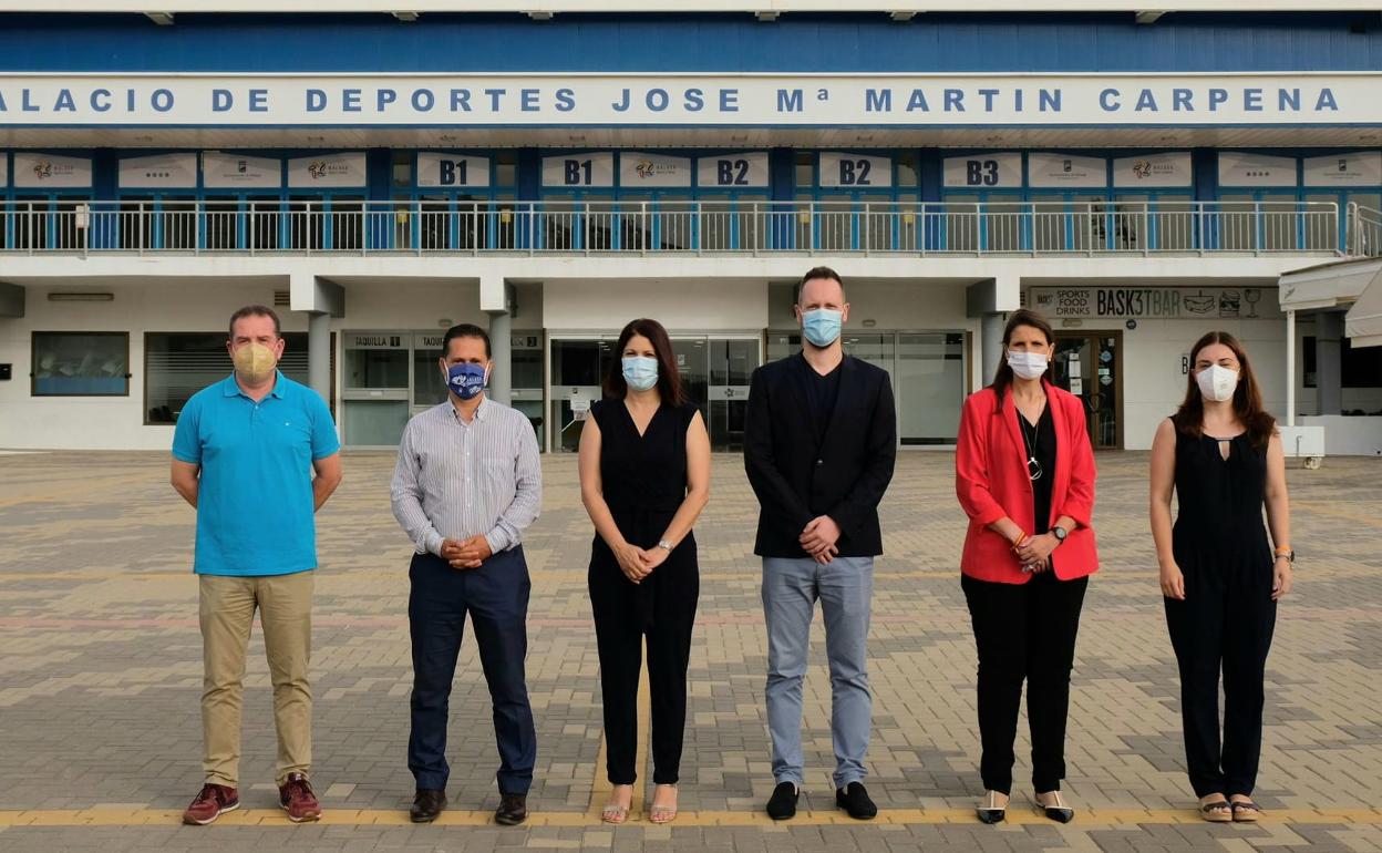 Romero, Paradas, Losada, García y Moreno, junto al encargado de la EHF de revisar el Palacio de los Deportes José María Martín Carpena. 