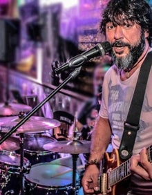 Imagen secundaria 2 - Juan Ángel García, Javier Flores y Toni Caballero, durante un concierto de Im-Pulse.