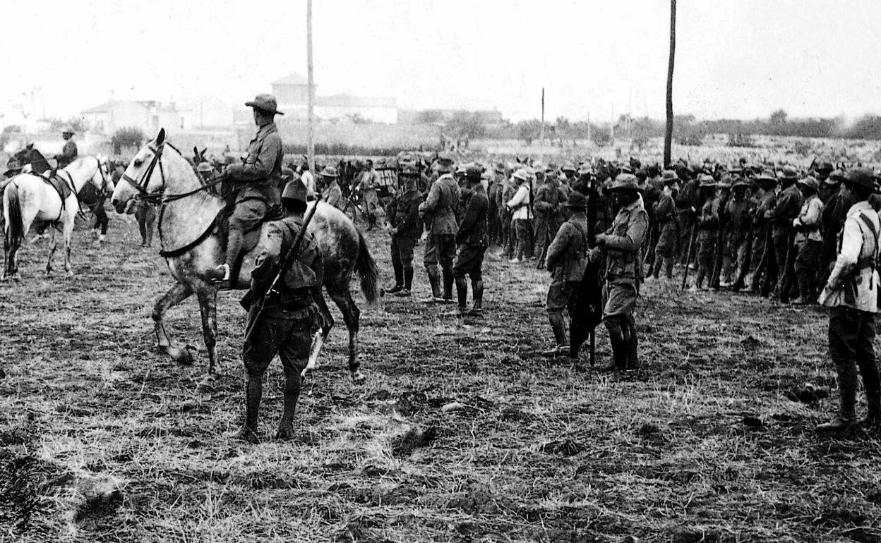 Pasando revista a las tropas legionarias.