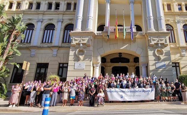 Málaga: un minuto de silencio contra el asesinato de Mari Ángeles en El Bulto y dos días de luto