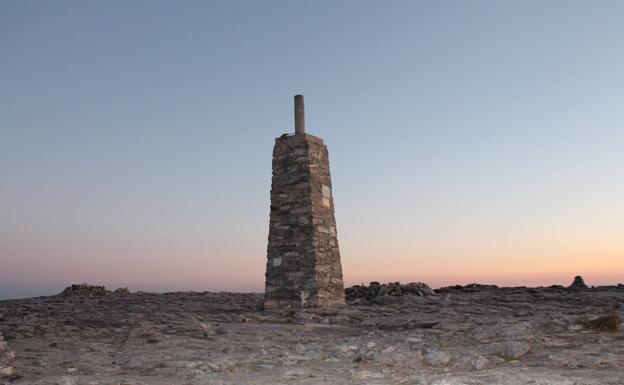 La cumbre de La Maroma antes de que salga el sol.