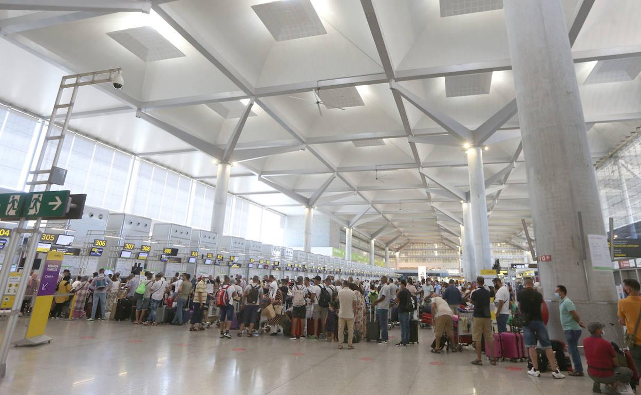 Aspecto que presentaba el pasado martes el aeropuerto de Málaga. 