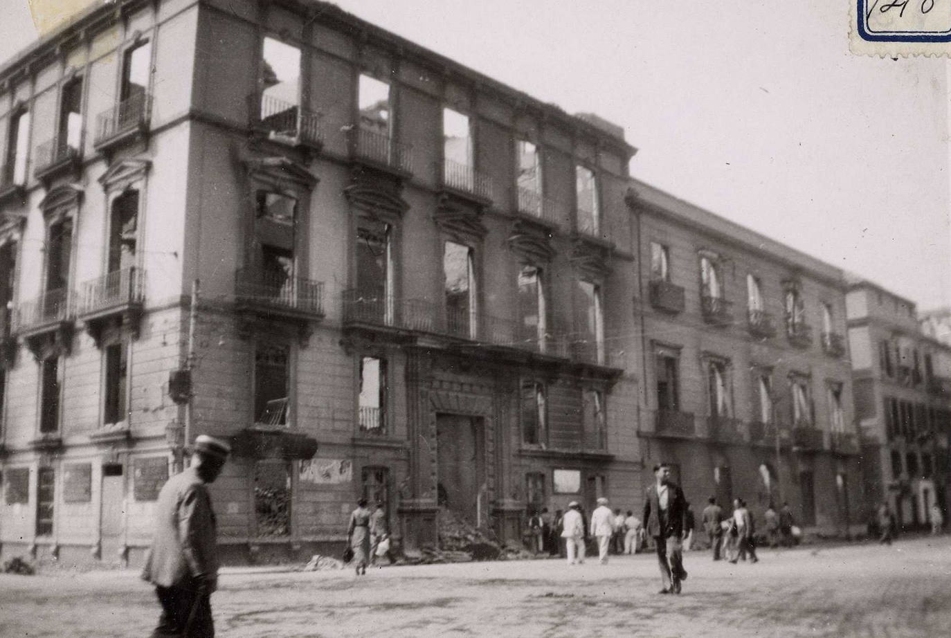 Palacio de los Larios. El primer herido cayó ante el Palacio de los Larios, asaltado e incendiado el 19 de julio. 