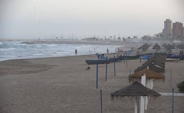 Estas son las playas de Andalucía que tendrán que cerrar por la noche desde este jueves