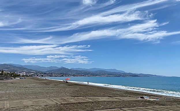 Vélez-Málaga anuncia el cierre de sus playas de 23.00 a 7.00 horas para combatir la quinta ola