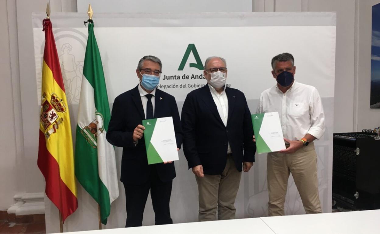 Acto de firma del proyecto sanitario para Rincón de la Victoria y Nerja. 