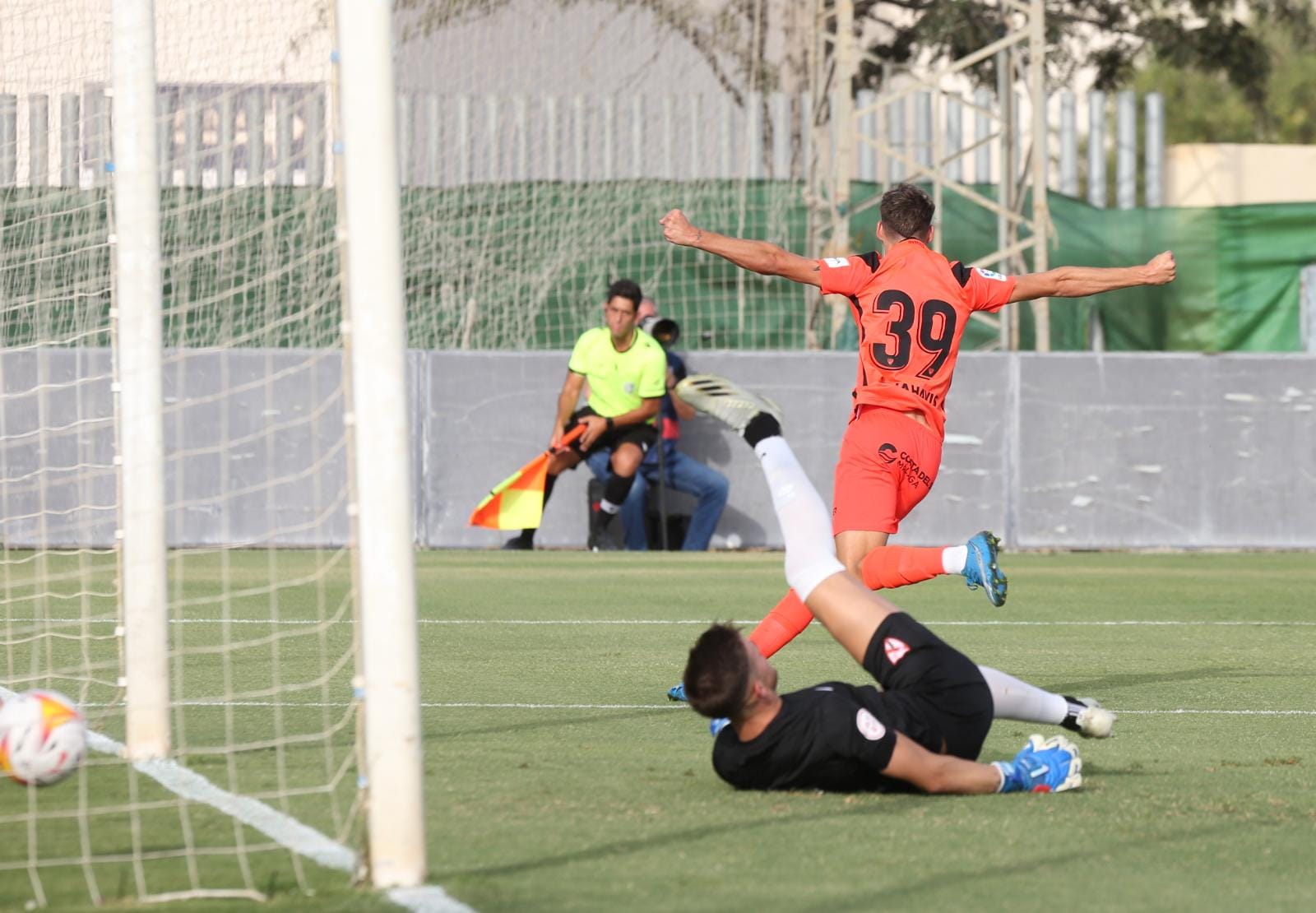 El choque se ha disputado en el campo de la Federación