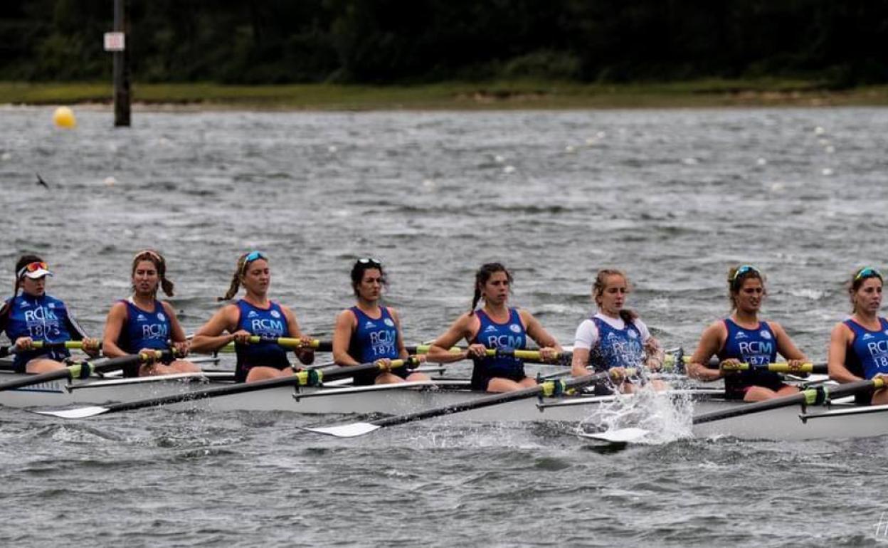 Las chicas del equipo de 8+ abso