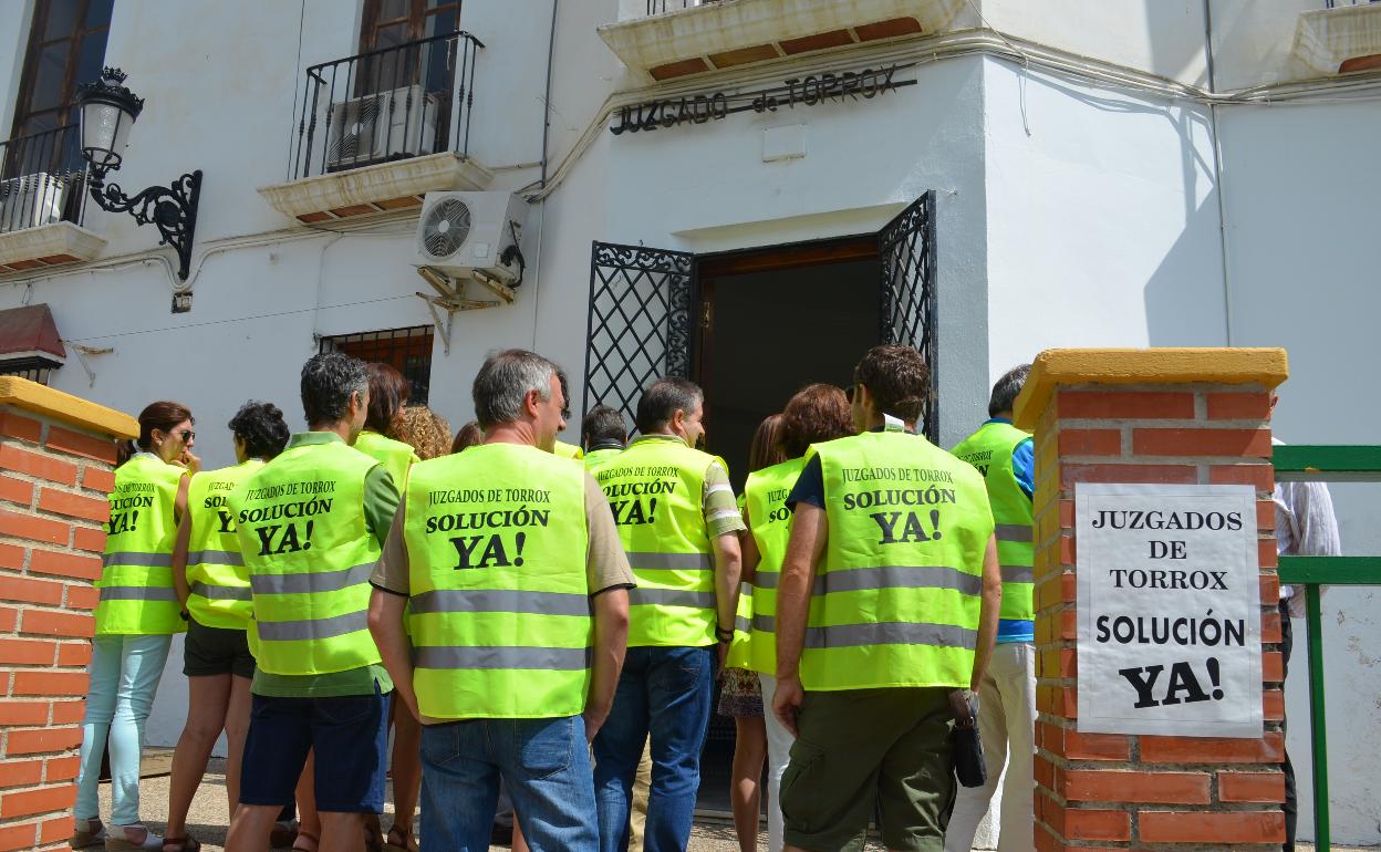 Protesta de los funcionarios judiciales en 2015 por la falta de espacios. 