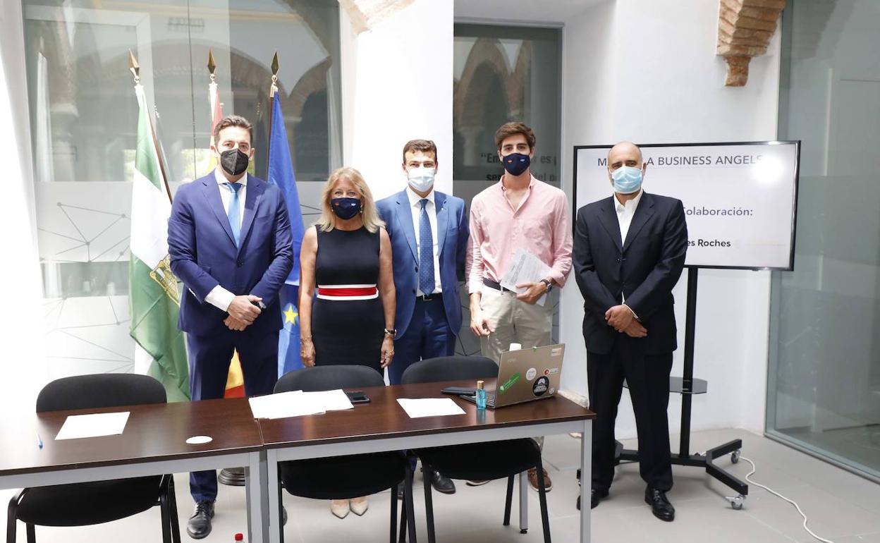 Presentación del proyecto con la alcaldesa y los representantes de Les Roches y la concejalía de Fomento. 