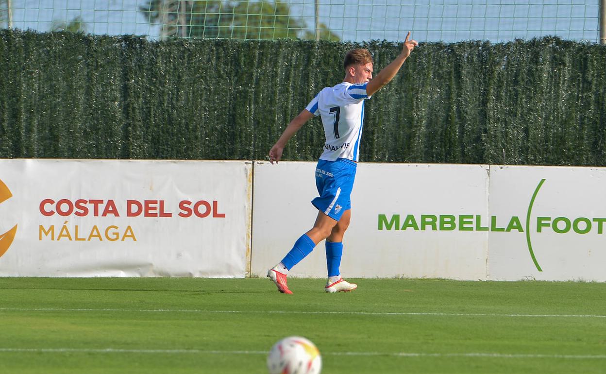 Paulino celebra su primer gol con la camiseta del Málaga, este sábado ante el Almería. 