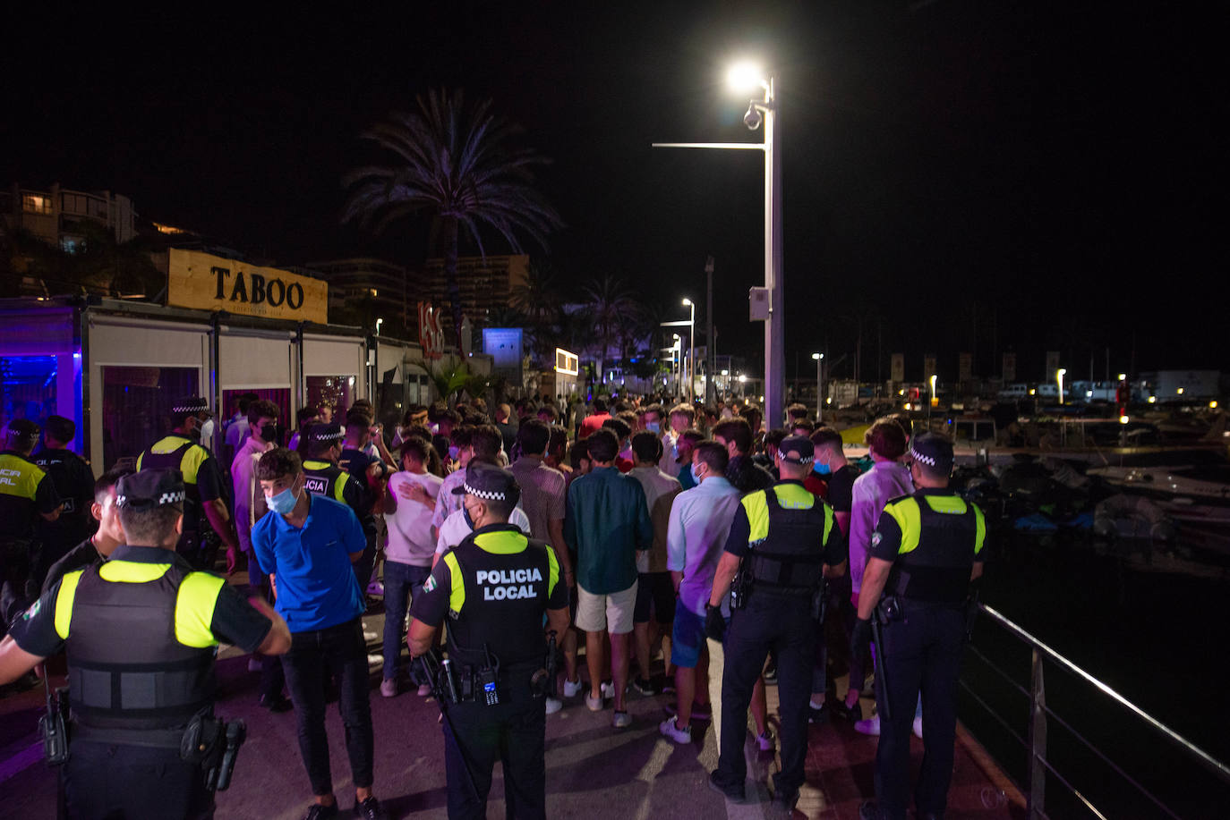 Se levantaron cerca de una quincena de actas por infracción de la medida y se cerró un establecimiento por no respetar el límite horario en el distrito de Las Chapas 