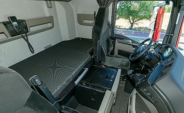 Así es pasar la noche en la cabina de un camión de gran lujo