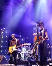 Imagen secundaria 2 - Leiva sorprende en Marenostrum Fuengirola al subirse al escenario con Sidecars