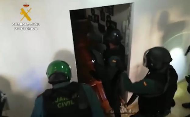 Secuestran en Marbella a un camarero al que marcaron dibujándole en la cara una M con una navaja